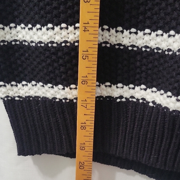 Moon & Madison Women's Striped Knit Sleeveless Crop Vest Sweater Size XS - Picture 8 of 8